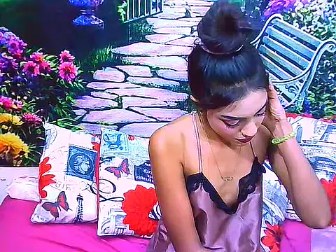 IndianPretty14u2Luv webcam