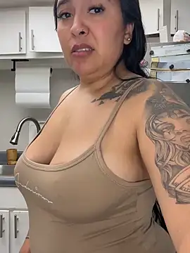 latina_curvy22