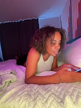 TheRealOshunQueen webcam