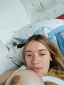 valery_mora webcam