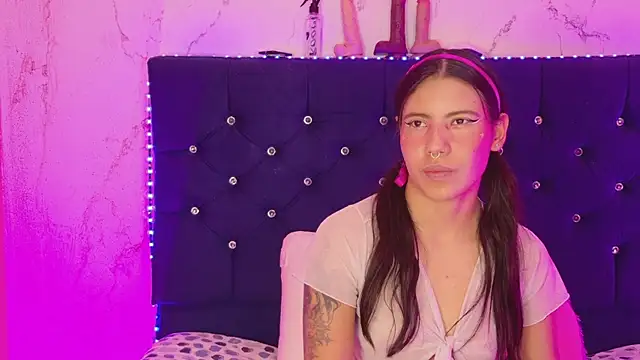Dakotaa_Johnson webcam