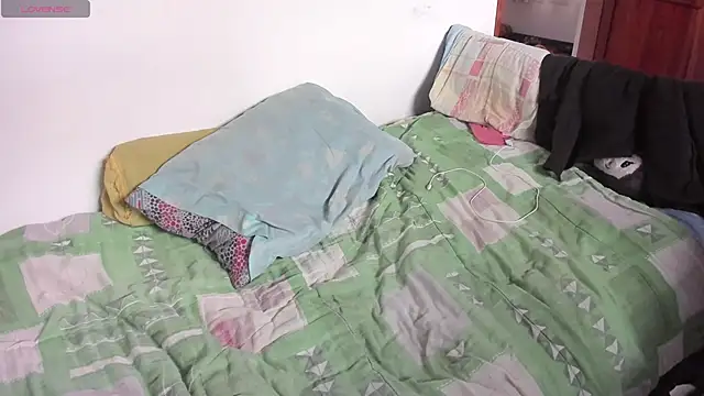 Petite-Goth webcam