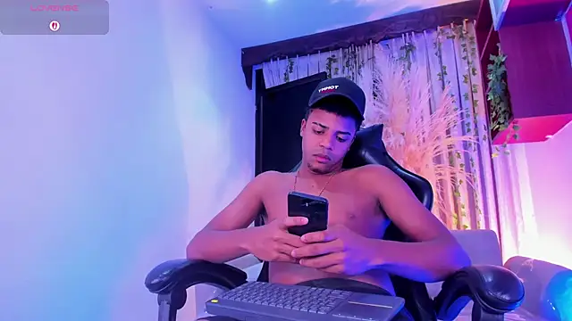 TaylorClay_ webcam