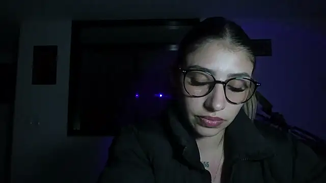 AliceTeenager___ webcam