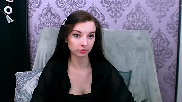 DominantLuna webcam
