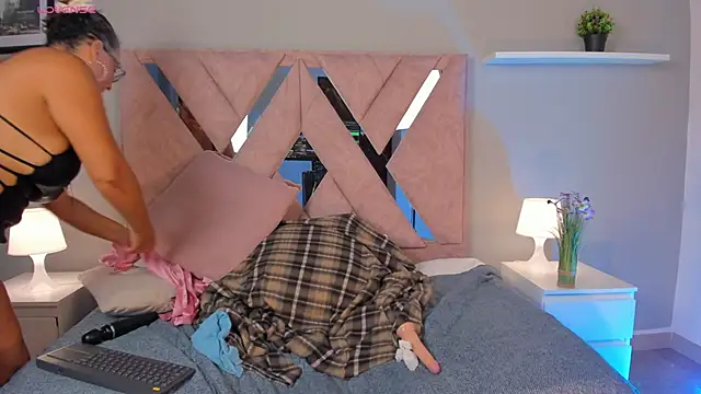 Eva-Millss webcam