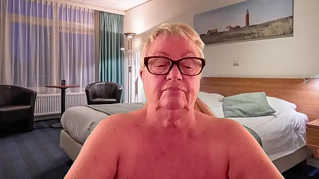 Mystery-Grandmother webcam