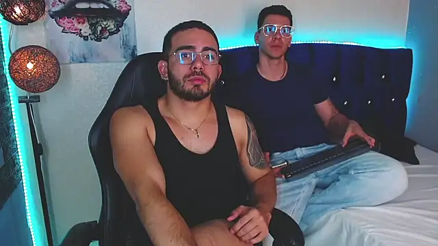 adamhairy Live Webcam on Stripchat