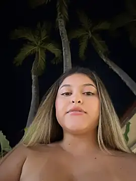 lunablossom_ live sex cam