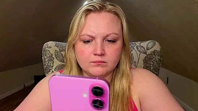 PhatAssBlond webcam