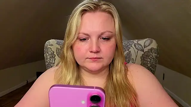 PhatAssBlond webcam