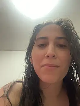 LatinDoll8 webcam