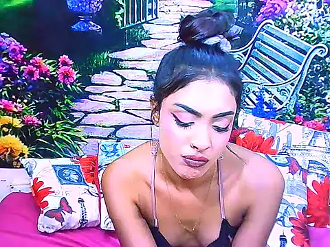 IndianPretty14u2Luv webcam