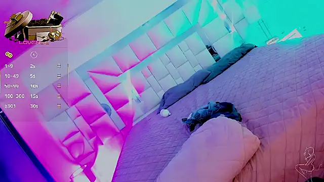 katha_Crawford webcam