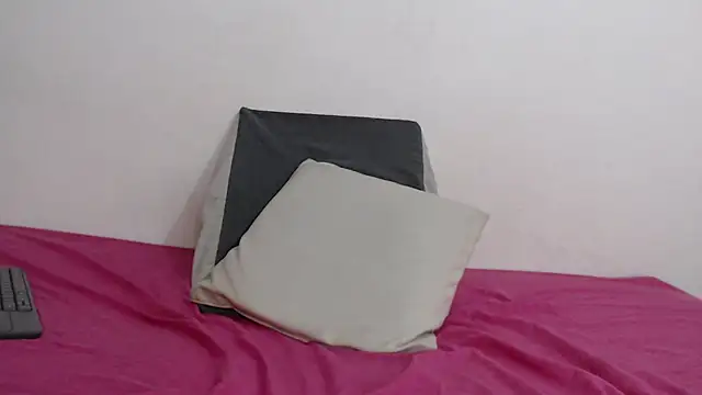 Nikki__uwu webcam