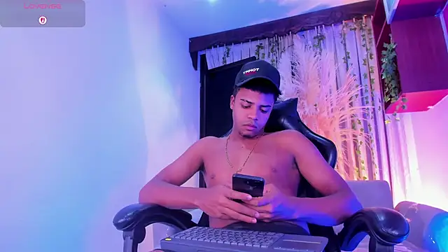 taylorclay_ - TaylorClay_'s free webcam - UK Sex Cams