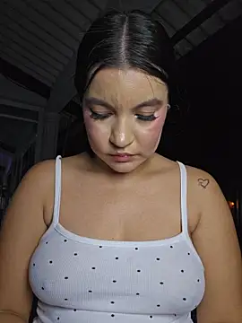 Pretty_Julieta live sex cam