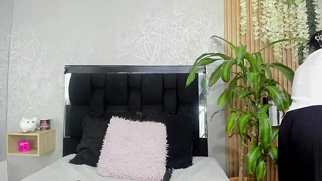 LesliePetit webcam