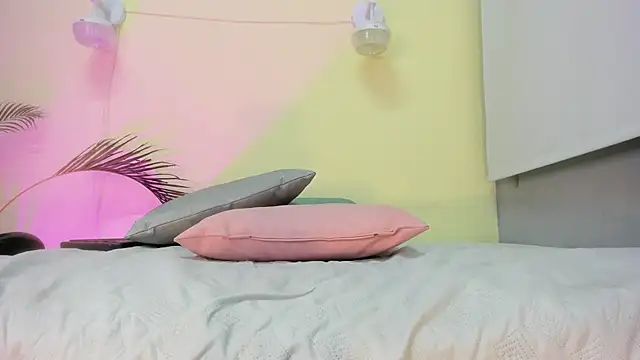 nahomy_james25 webcam