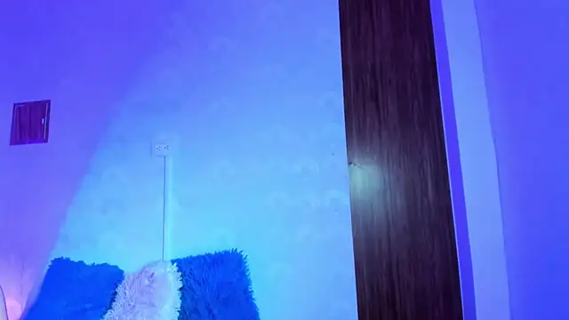kiraxxx_hh - KiraXxx_hh's free webcam - UK Sex Cams