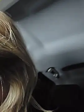 SheIsSomething webcam