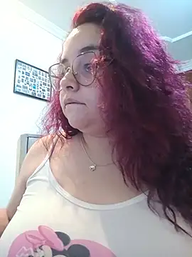 CURVY-HORNY webcam