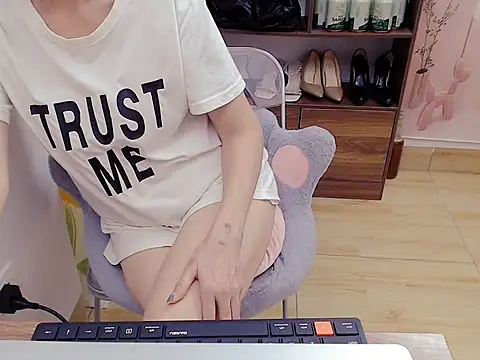 Funnygirl_9x webcam