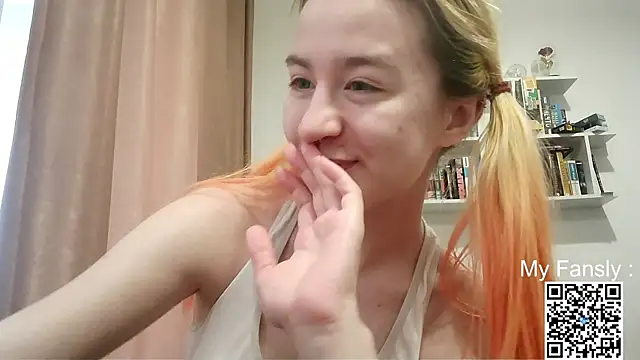 Emilya201 webcam