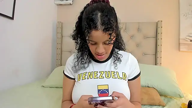 vanesasexyhot21 webcam