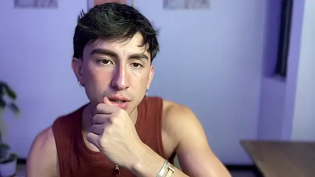 sweettaaron01 webcam