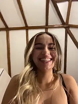 MaelyClaire webcam