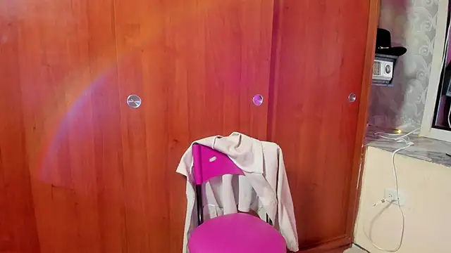 Lilith_salvatoree webcam