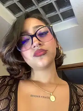 LilithMonette webcam