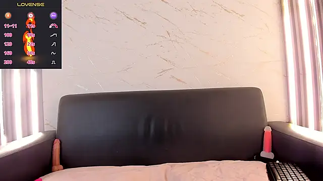 HeidiLune webcam