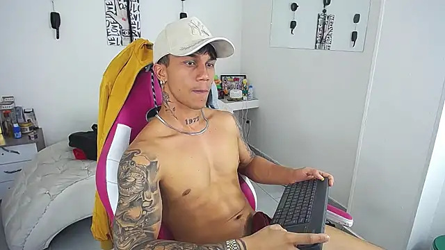 Leonard_Price live sex cam