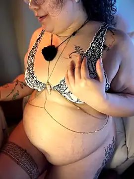 CurlyMilf_Vannexxxa webcam