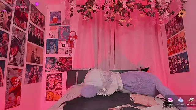 MissCurvyTop webcam