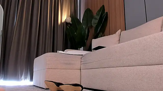LisaAventi webcam