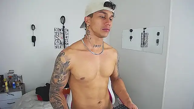 Leonard_Price live sex cam