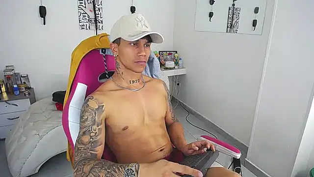 Leonard_Price live sex cam