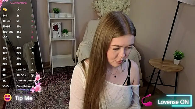 BlondeLina webcam