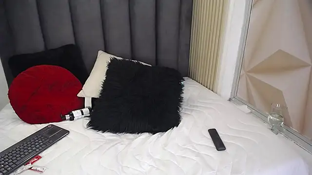 MiaGinger_ webcam