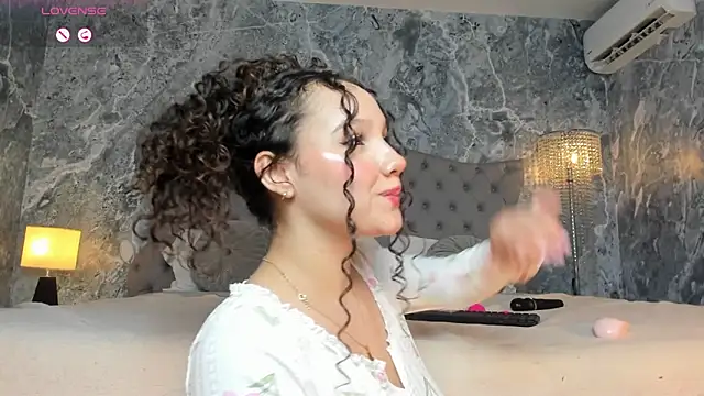 LucyLovelyy webcam