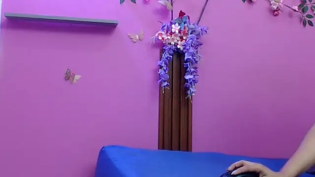 skinnybarbie022 webcam