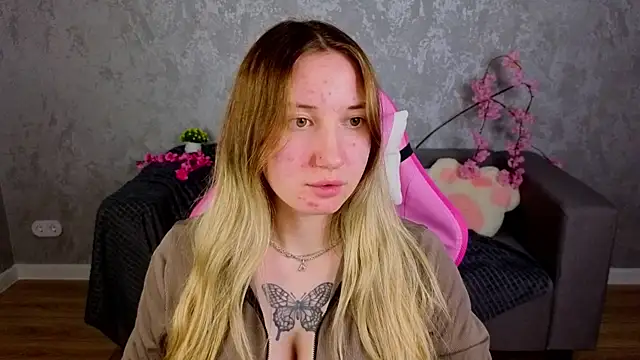 Lilyy_Lark webcam