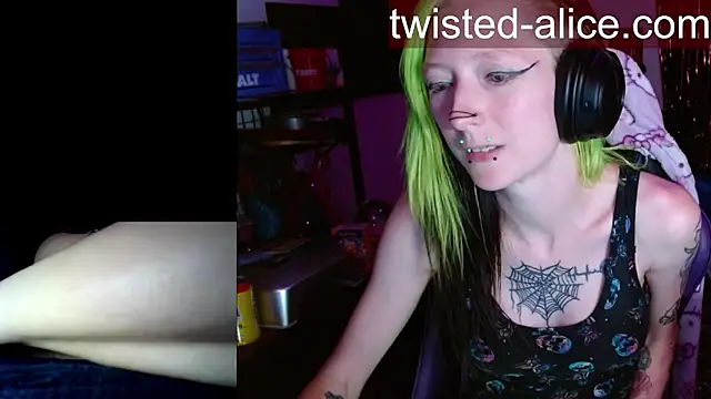 Twisted_Alice webcam