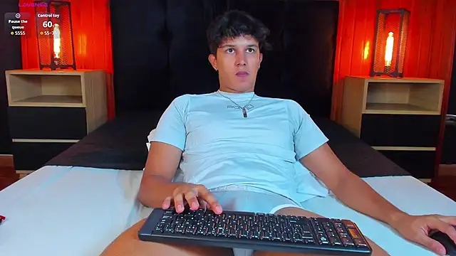 Leo_Savage_ webcam
