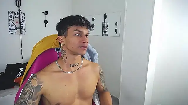 Leonard_Price live sex cam