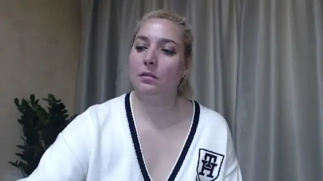sweetpussy13 webcam