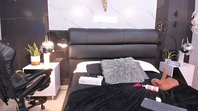 Celeste_Noirr webcam
